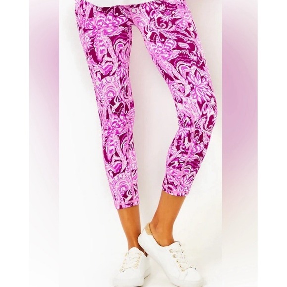 Lilly Pulitzer Pants - Lilly Pulitzer Pink & Magenta Paisley Capri Leggings